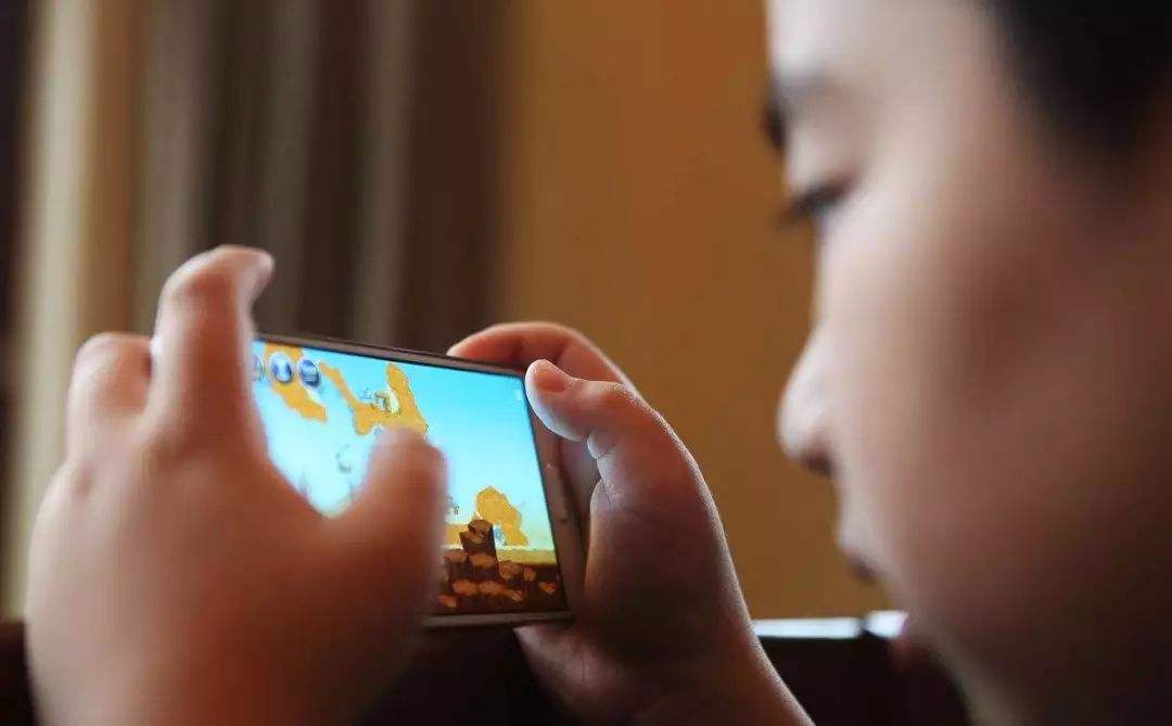 当孩子开始接触网络游戏，家长应该怎么做？