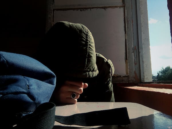 平时那么阳光开朗、乐观自信的人，怎么就得抑郁症了呢？