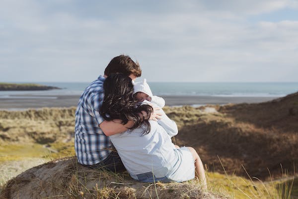 父母的问题，却让孩子去解决……这种巨婴型父母，极容易毁掉孩子 